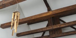 Peindre des poutres en bois