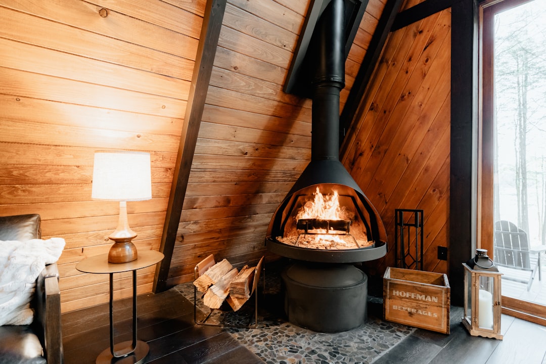découvrez tout ce qu'il faut savoir sur les cheminées : conseils d'installation, différents styles de foyers et astuces pour réchauffer votre intérieur avec élégance et sécurité.