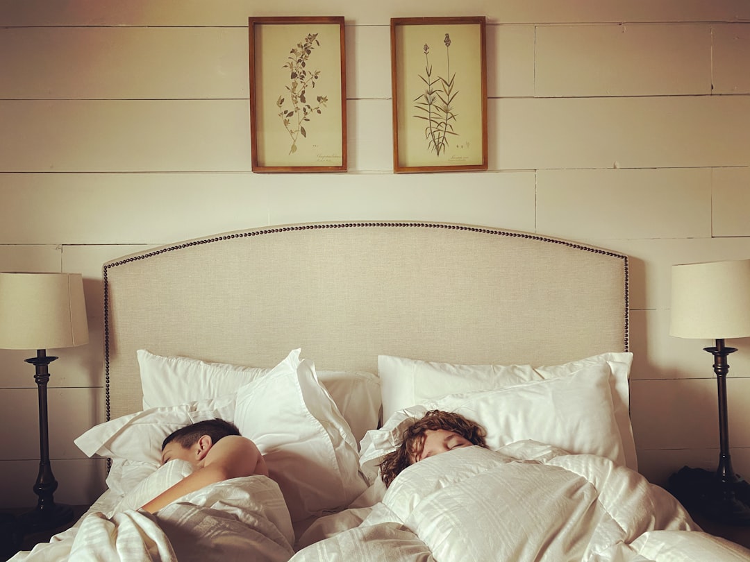 découvrez comment choisir la tête de lit idéale pour améliorer le confort et le style de votre chambre. conseils pratiques, idées déco et dernières tendances pour une ambiance élégante et personnalisée.