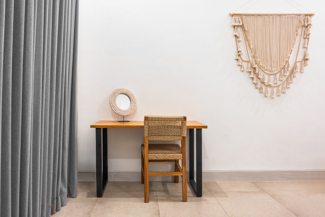découvrez comment choisir et installer la tête de lit idéale pour sublimer votre chambre. conseils, inspirations et astuces sur les différents styles de headboard.