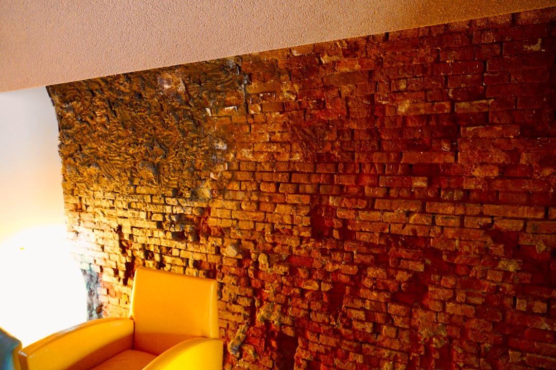 découvrez nos conseils et astuces pour réussir la rénovation de vos murs intérieurs : choix des matériaux, préparation, peinture, finitions et idées déco pour transformer votre intérieur facilement.