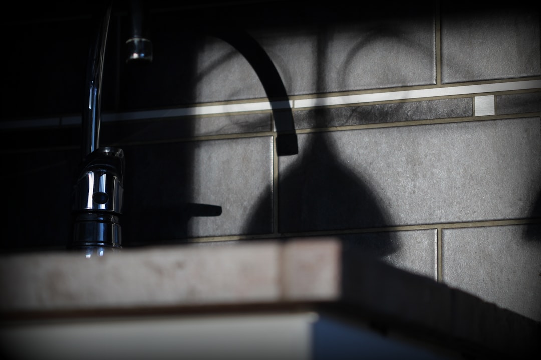 découvrez nos idées et conseils pour choisir le meilleur kitchen backsplash : tendances, matériaux, couleurs et astuces pour sublimer et protéger votre cuisine.