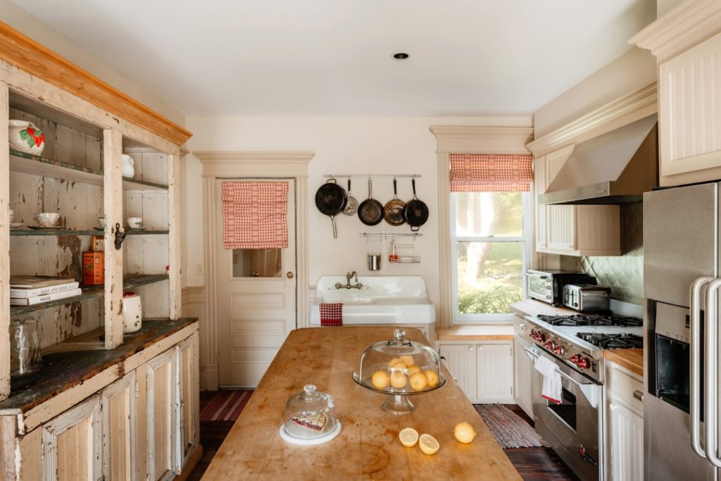 découvrez des idées de crédences de cuisine tendance pour protéger vos murs et embellir votre espace culinaire. astuces déco, matériaux modernes et inspirations pour une cuisine unique.