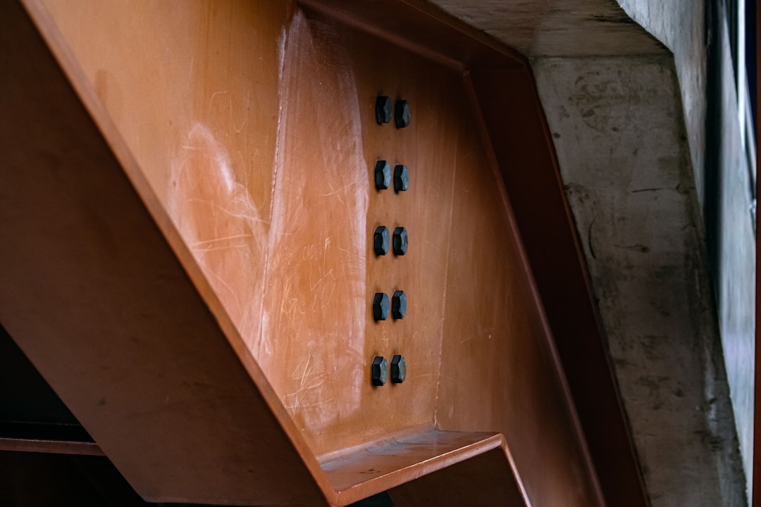 découvrez l'importance et l'installation d'un coffret électrique pour piscine afin d'assurer la sécurité et la gestion efficace de vos équipements de piscine.