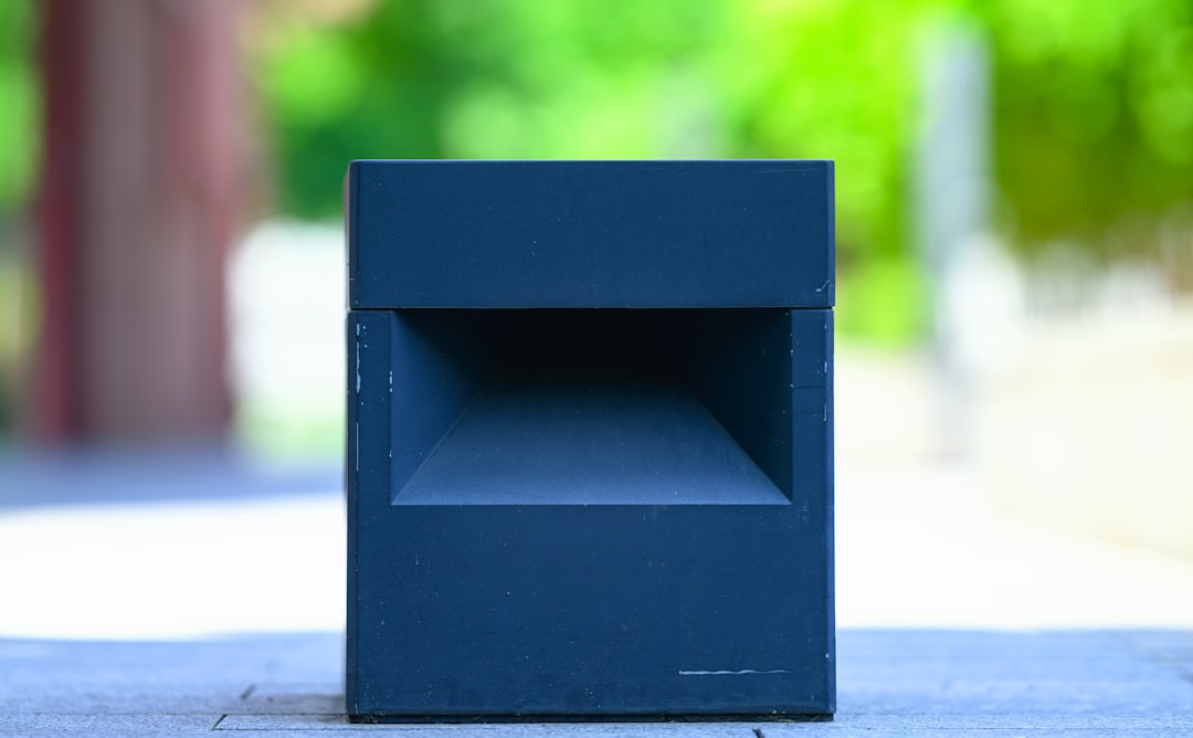 découvrez ce qu'est une soapbox : définition, origines historiques et usages modernes. explorez comment la soapbox est utilisée pour s'exprimer publiquement et partager des idées de façon engagée.