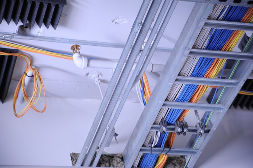 découvrez tout ce qu'il faut savoir sur le wiring : techniques, conseils et solutions pour réaliser ou réparer vos installations électriques en toute sécurité.