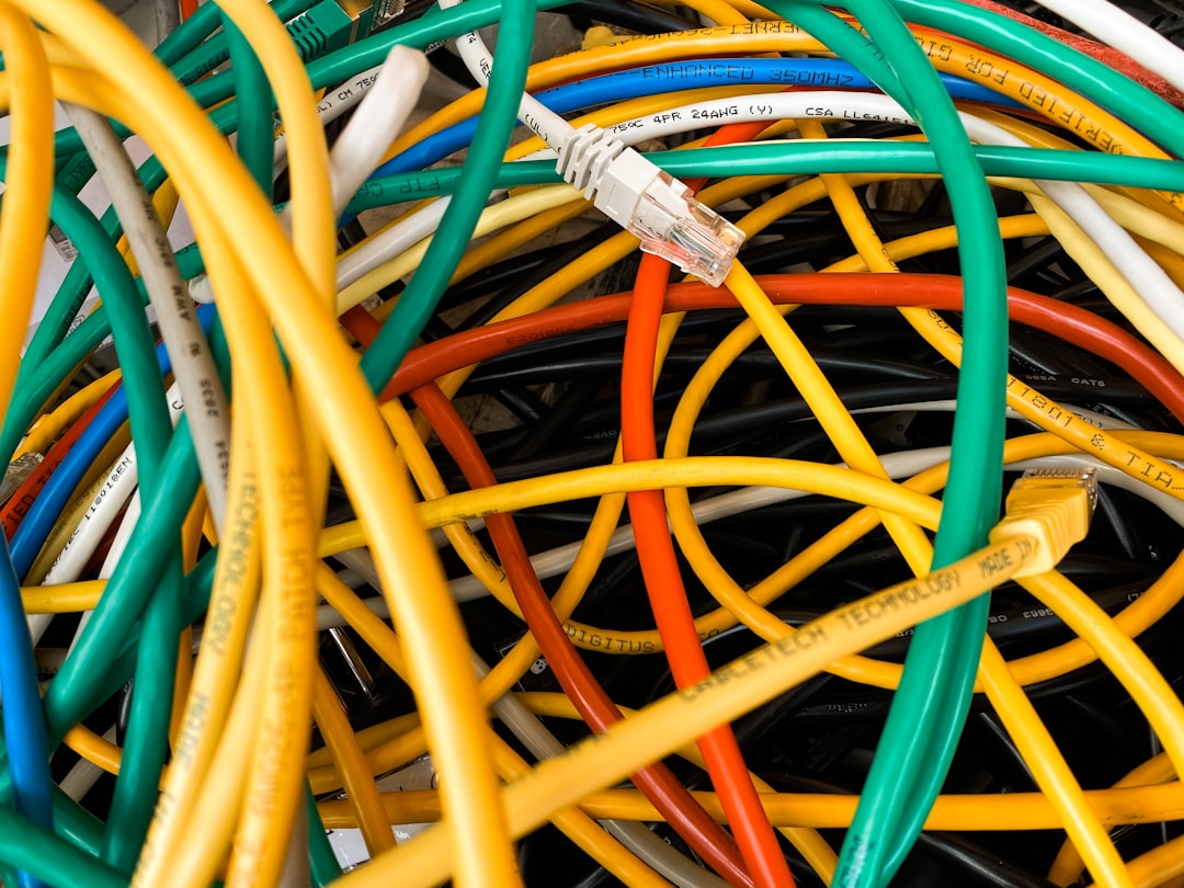 découvrez tout ce qu'il faut savoir sur le wiring : techniques, conseils et bonnes pratiques pour réaliser un câblage électrique sûr et efficace dans vos projets.