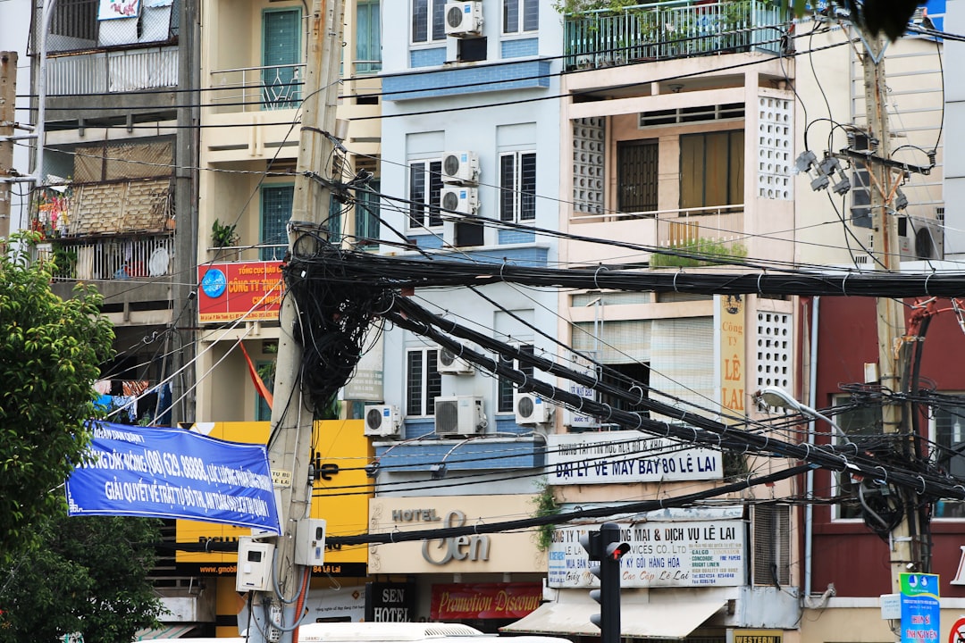 découvrez tout ce qu'il faut savoir sur le wiring : techniques de câblage, conseils pratiques et erreurs à éviter pour réaliser des installations électriques fiables et sécurisées.